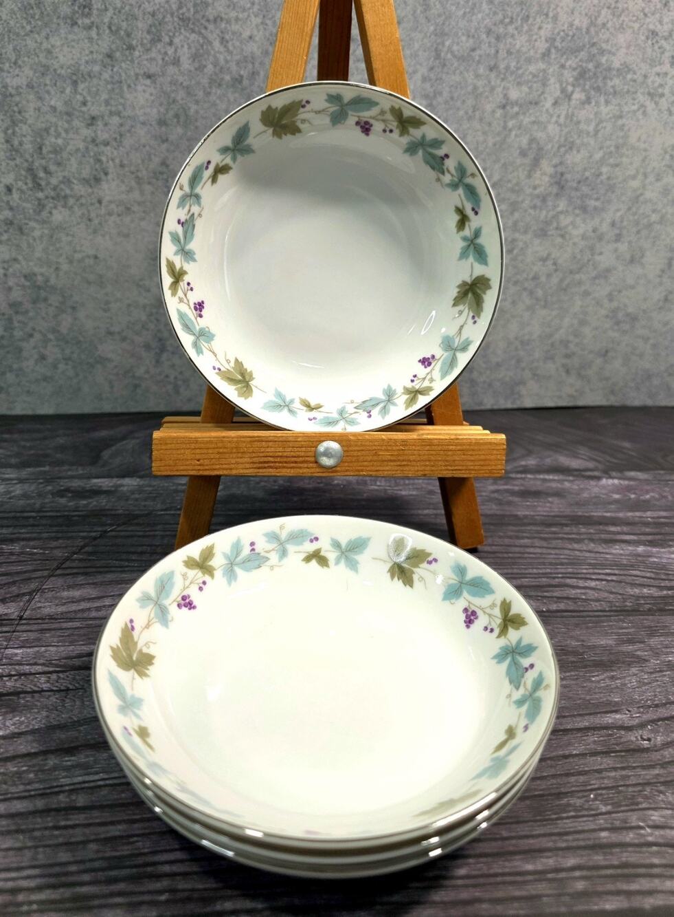 Set of 4 Fine China of Japan VINTAGE 6701 Fruit Dessert Bowls Grapevine Platinum